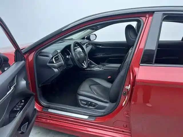 Toyota Camry — миниатюра 7