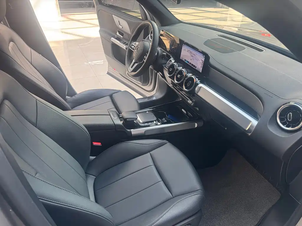 Mercedes-Benz GLB — миниатюра 10