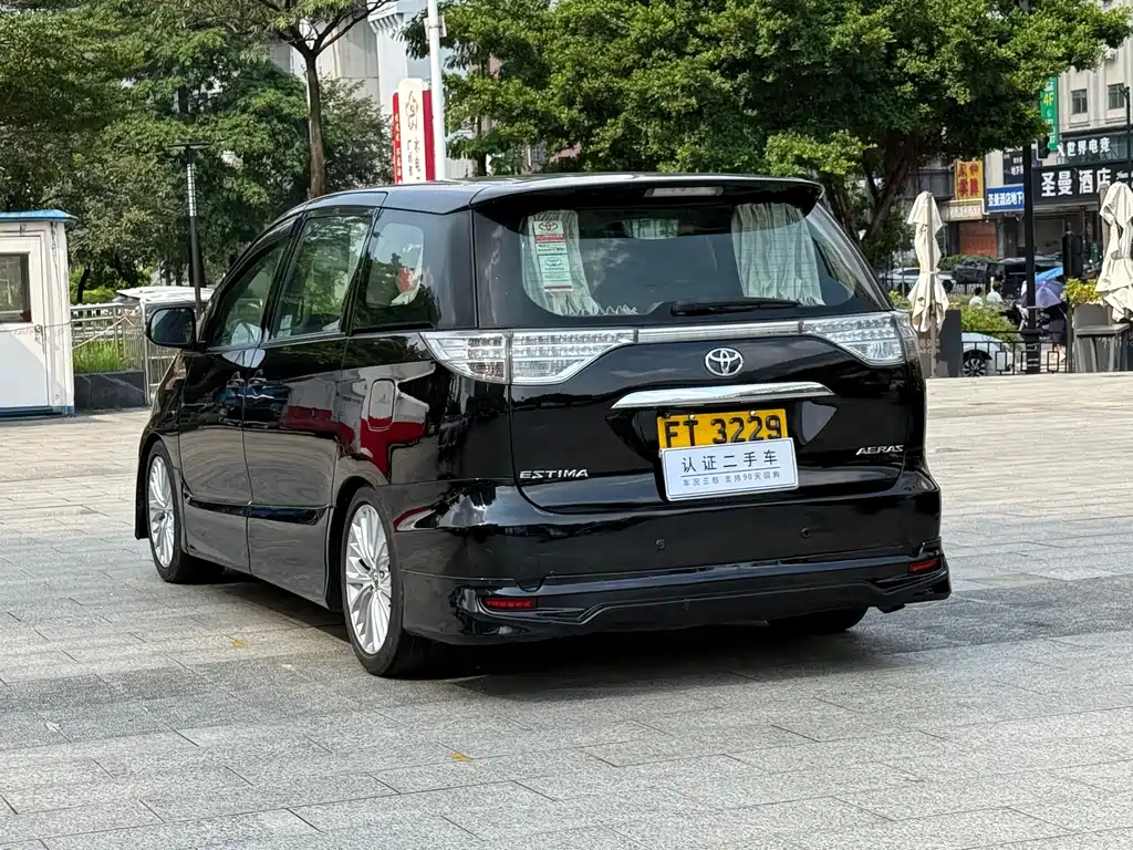 Toyota Previa — миниатюра 8