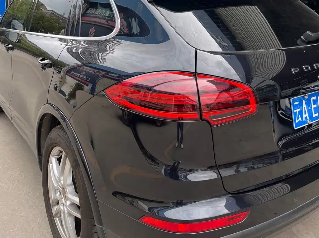 Porsche Cayenne — миниатюра 4