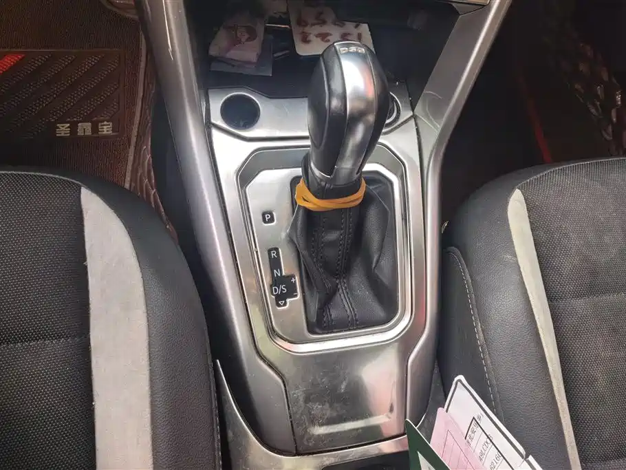 VOLKSWAGEN T ROC EXPLORING SONGS