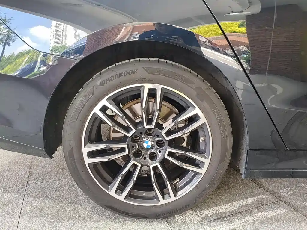 BMW 5 Series — миниатюра 18