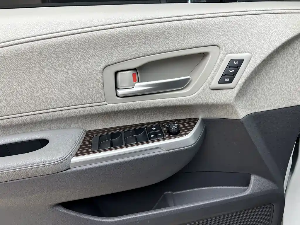 Toyota Granvia — миниатюра 20