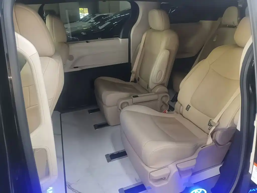 Toyota Granvia — миниатюра 17