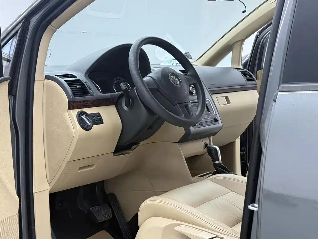 Volkswagen Touran — миниатюра 4