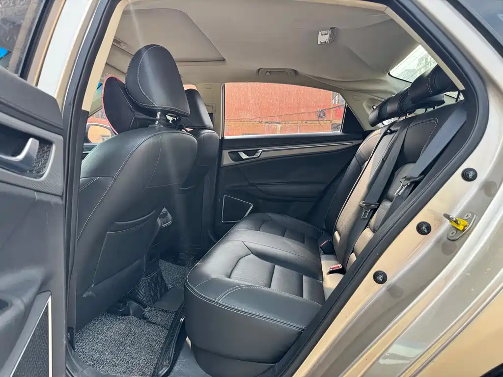 Geely Emgrand GL — миниатюра 4