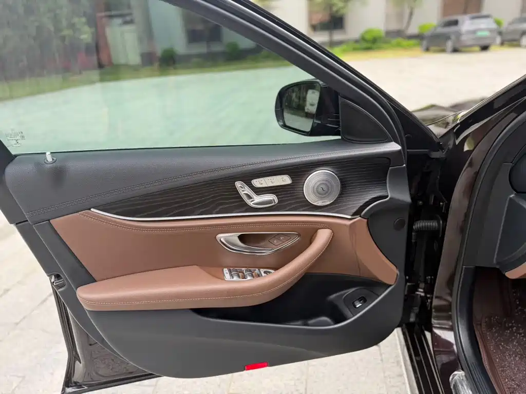 Mercedes-Benz E-Class — миниатюра 4
