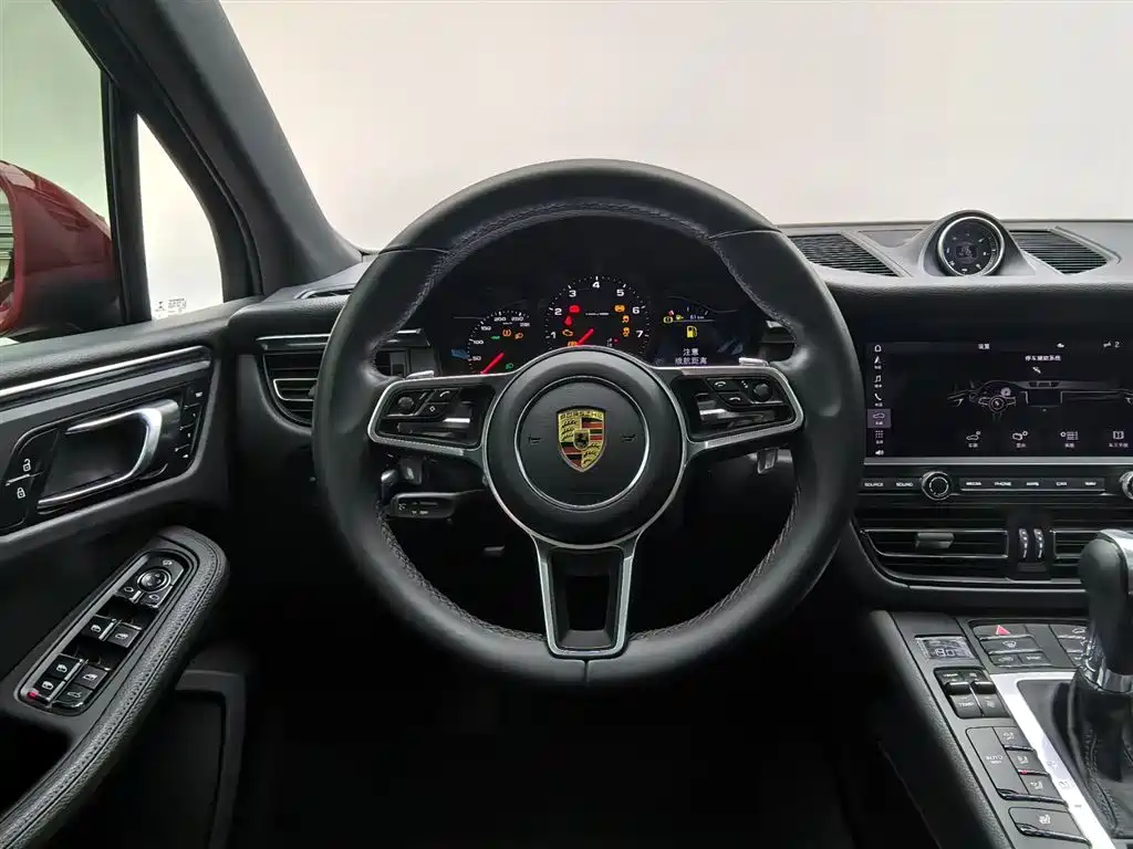 Porsche Macan — миниатюра 11