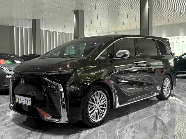 2025 GAC Hycan V09