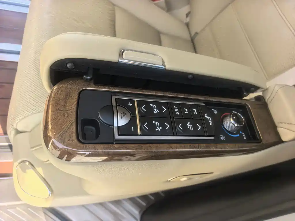 Toyota Alphard — миниатюра 5