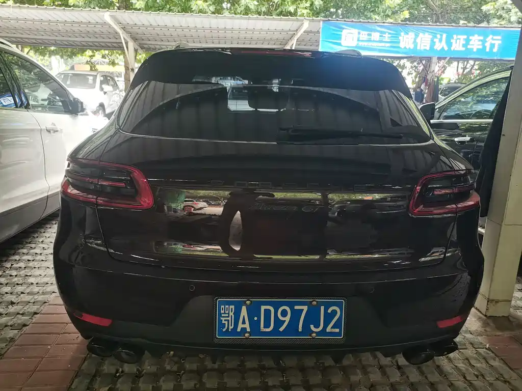 Porsche Macan — миниатюра 8