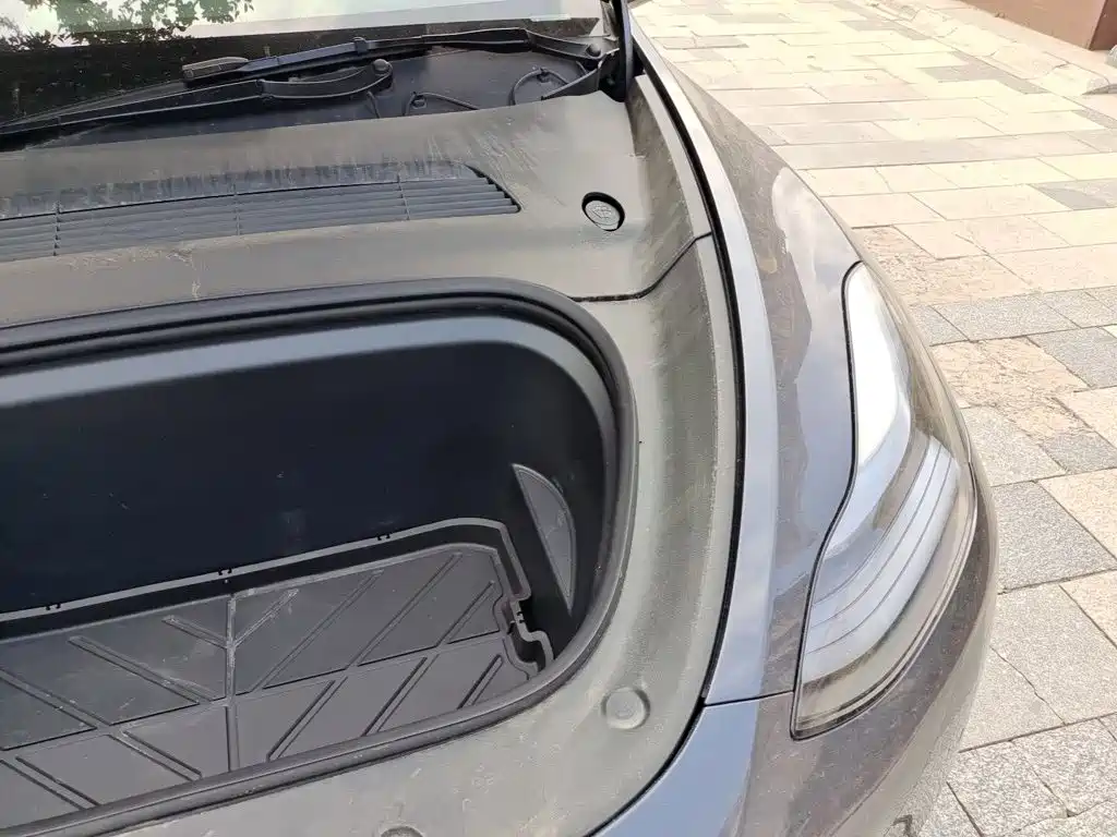 Tesla Model Y — миниатюра 22