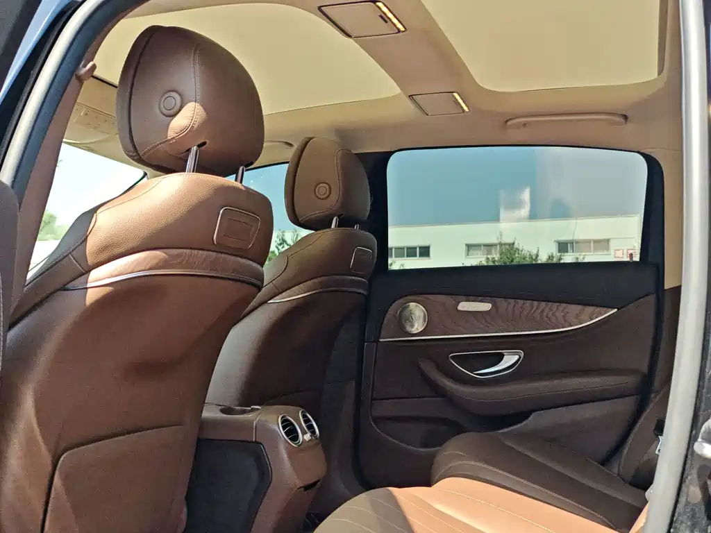 Mercedes-Benz E-Class — миниатюра 8