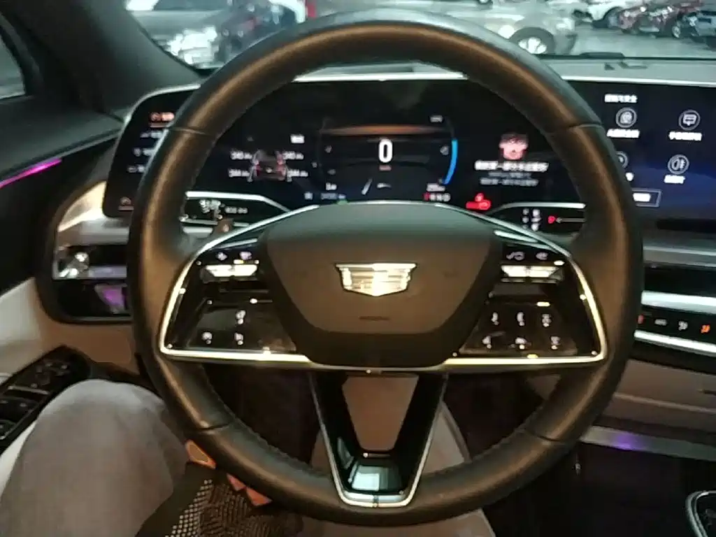 Cadillac Lyriq — миниатюра 11