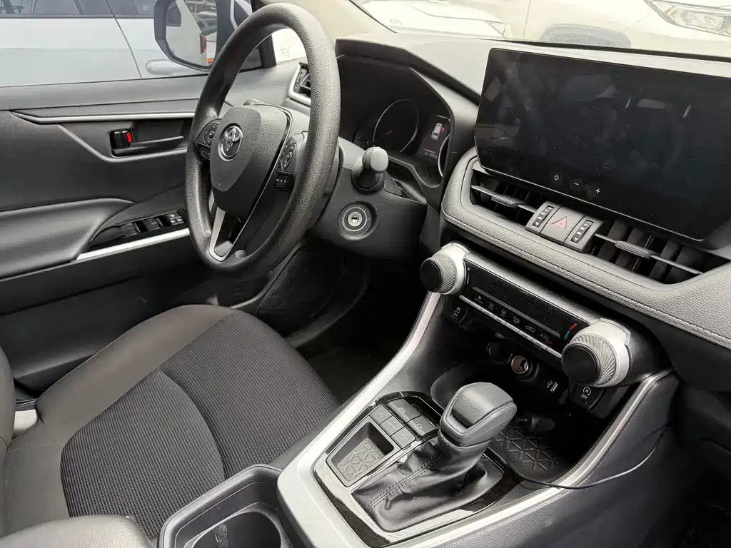 Toyota RAV4 — миниатюра 7
