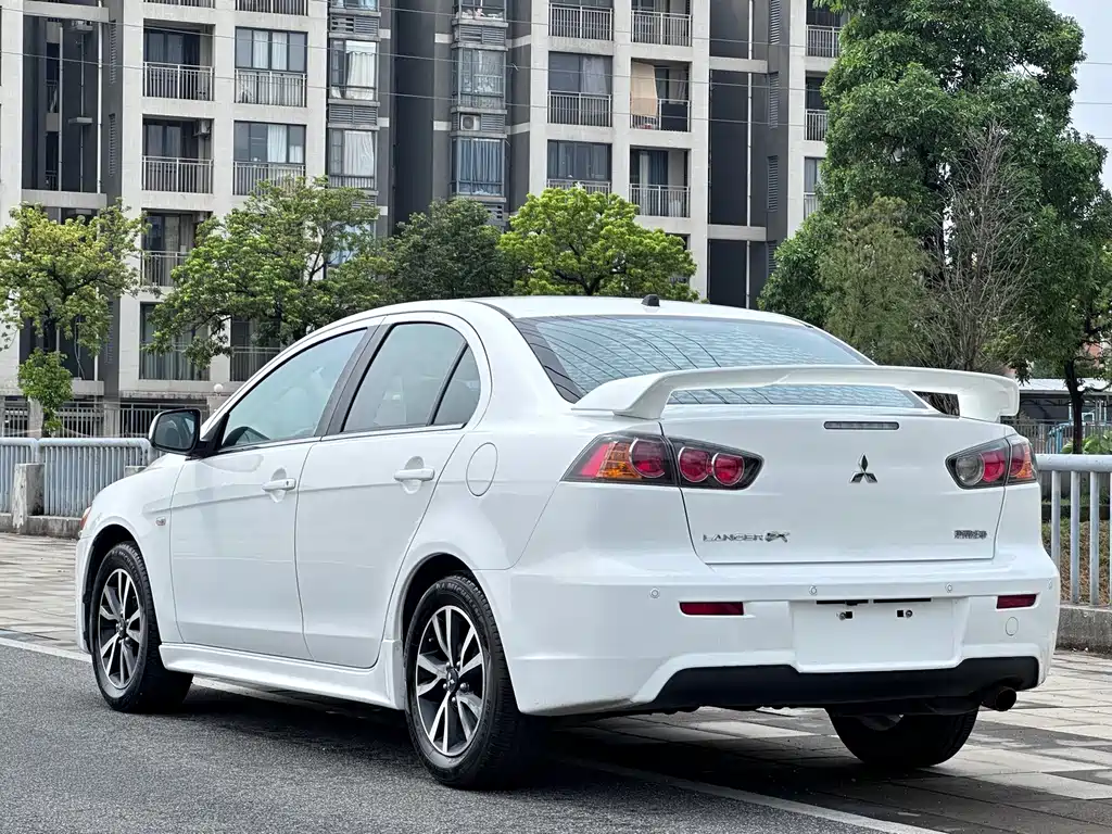 Mitsubishi Lancer EX — миниатюра 6