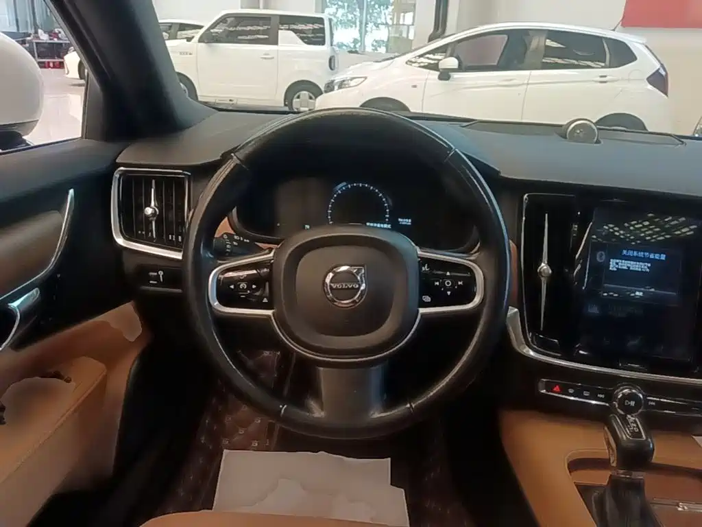 Volvo S90 — миниатюра 11