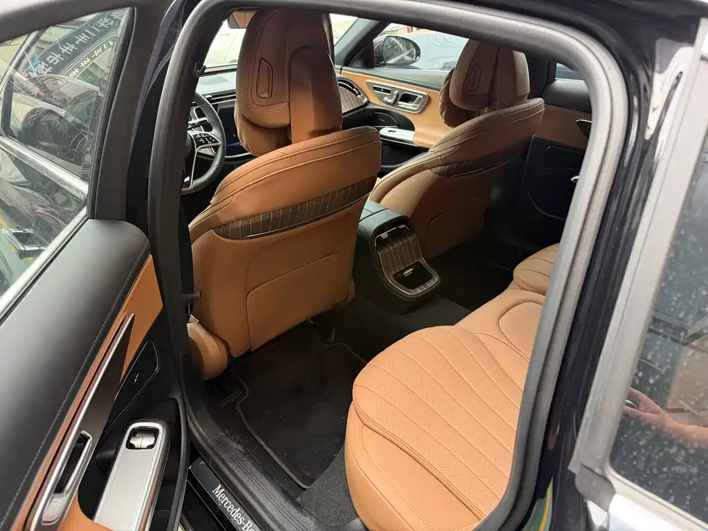 Mercedes-Benz E-Class — миниатюра 3