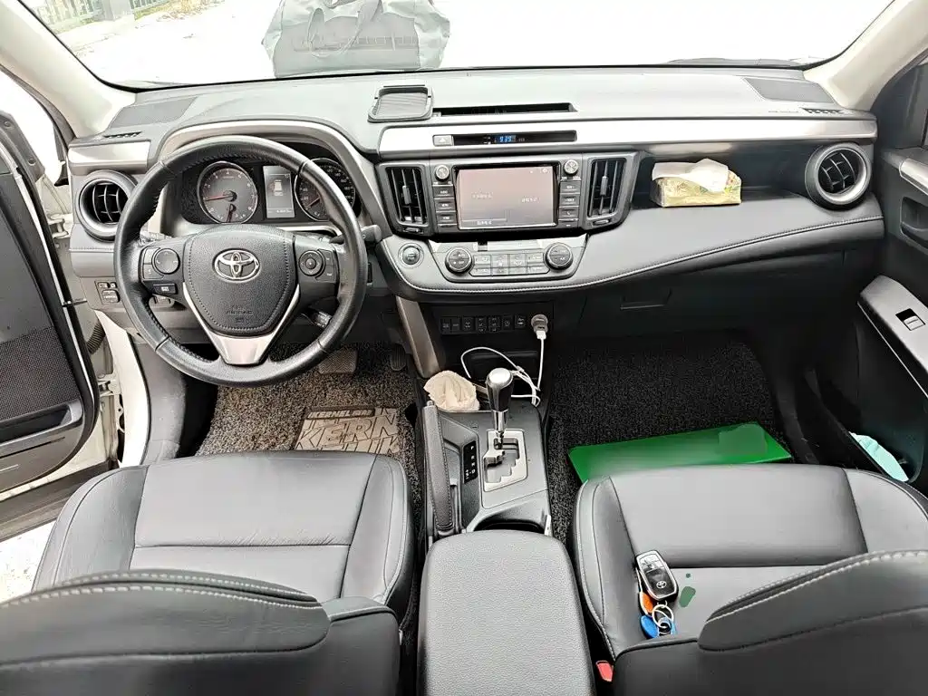 Toyota RAV4 — миниатюра 5
