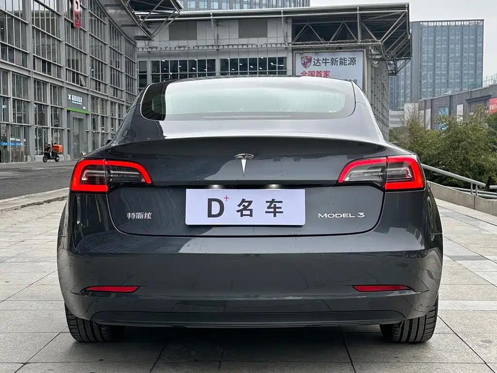Tesla Model 3 — миниатюра 11