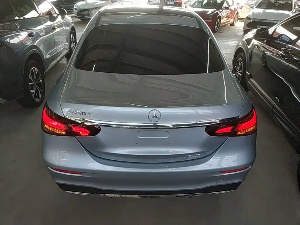 Mercedes-Benz E-Class — миниатюра 6