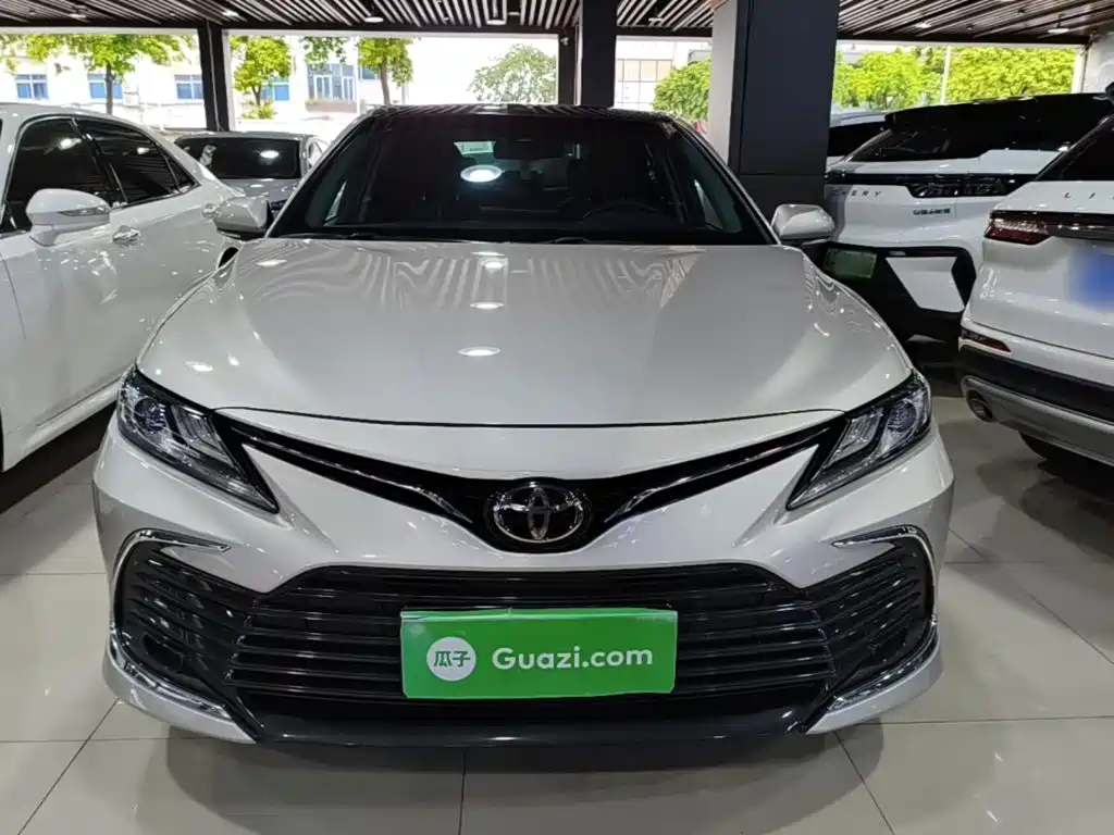Toyota Camry — миниатюра 3