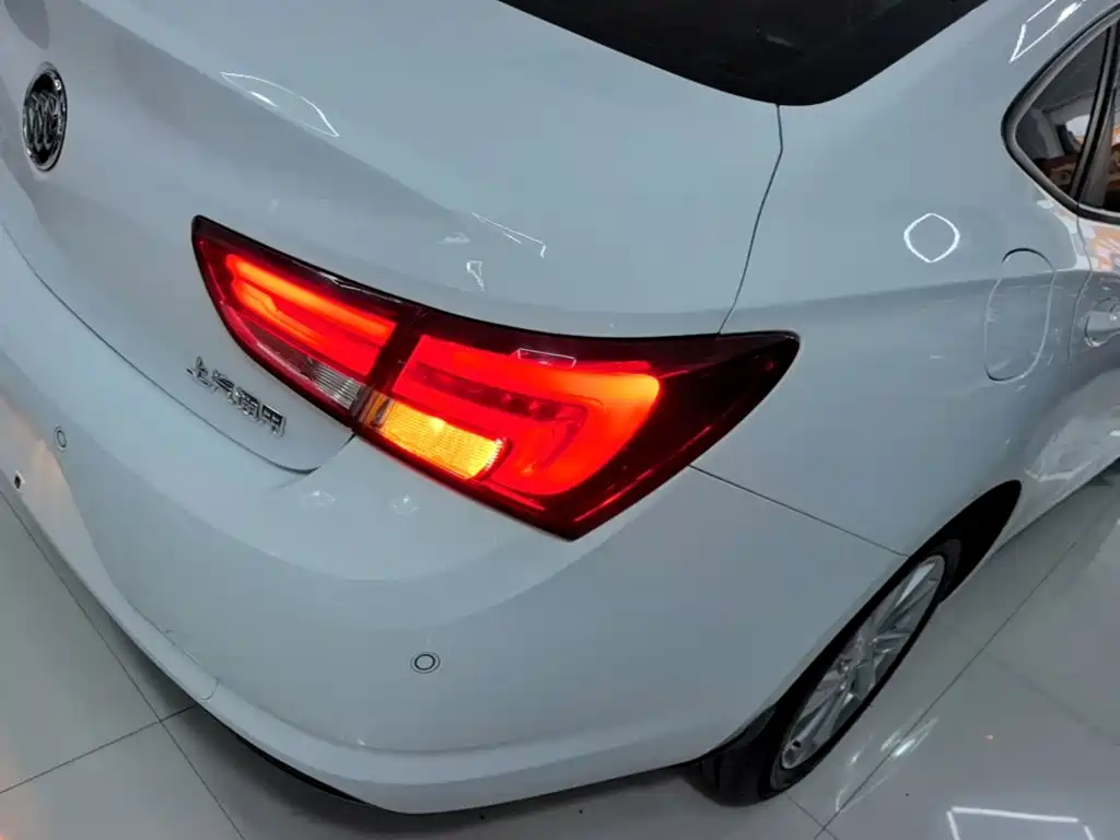 Buick Verano — миниатюра 8