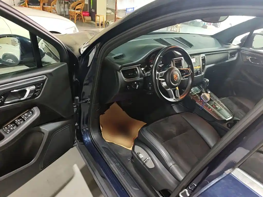 Porsche Macan — миниатюра 16