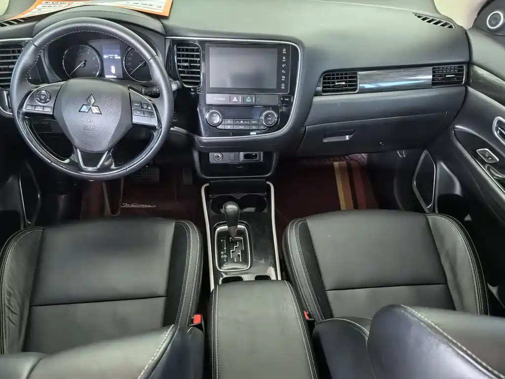 MITSUBISHI OUTLANDER