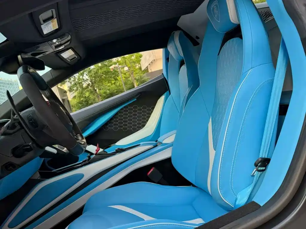 Lamborghini Revuelto — миниатюра 6