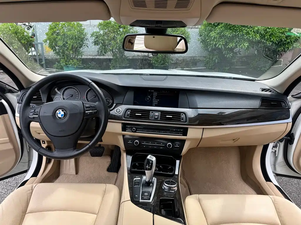 BMW 5 Series — миниатюра 6