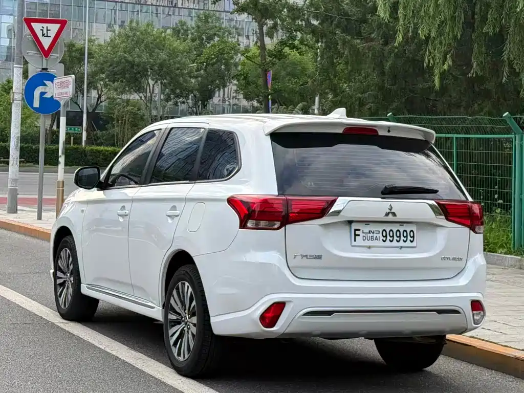 Mitsubishi Outlander — миниатюра 4