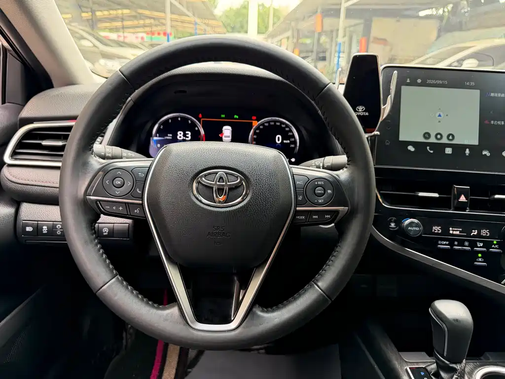 Toyota Camry — миниатюра 12