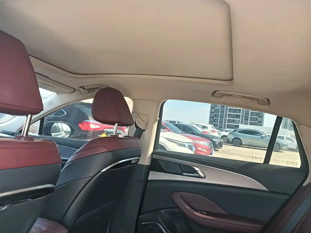 Hongqi Hongqi H5 — миниатюра 12