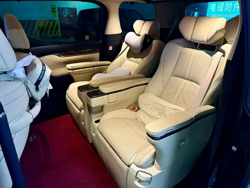 Toyota Vellfire — миниатюра 6