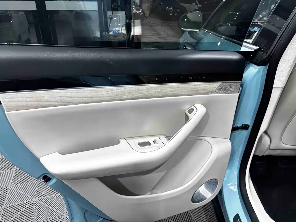 AITO WISDOM WORLD R7