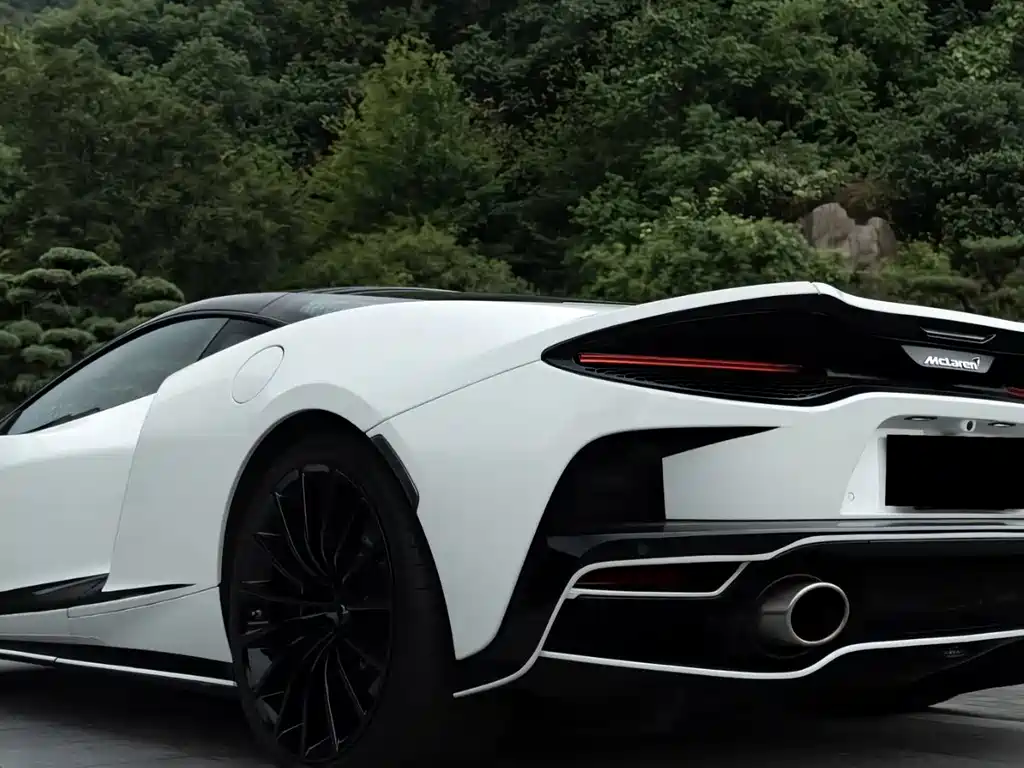 McLaren GT — миниатюра 5