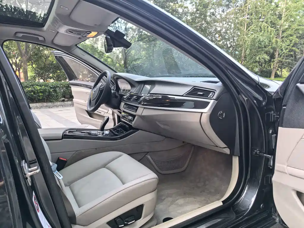 BMW 5 Series — миниатюра 9