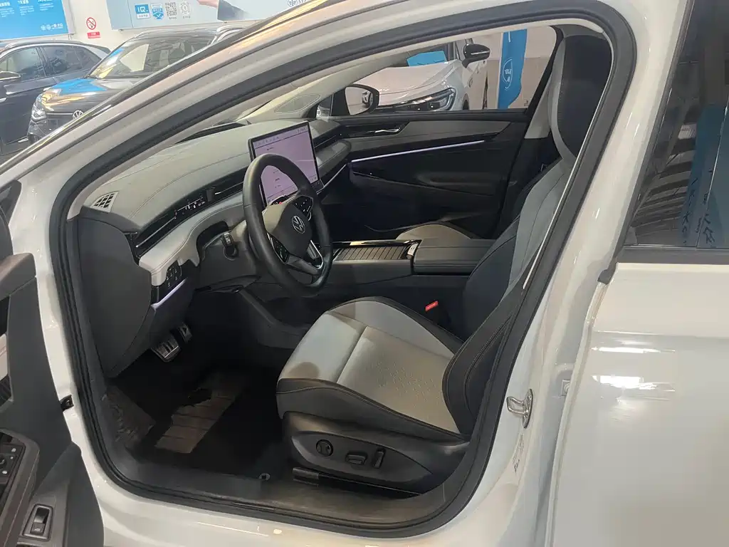 VOLKSWAGEN ID.7 VIZZION