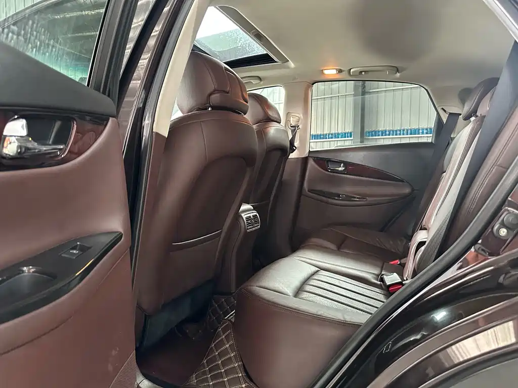 Infiniti EX — миниатюра 6