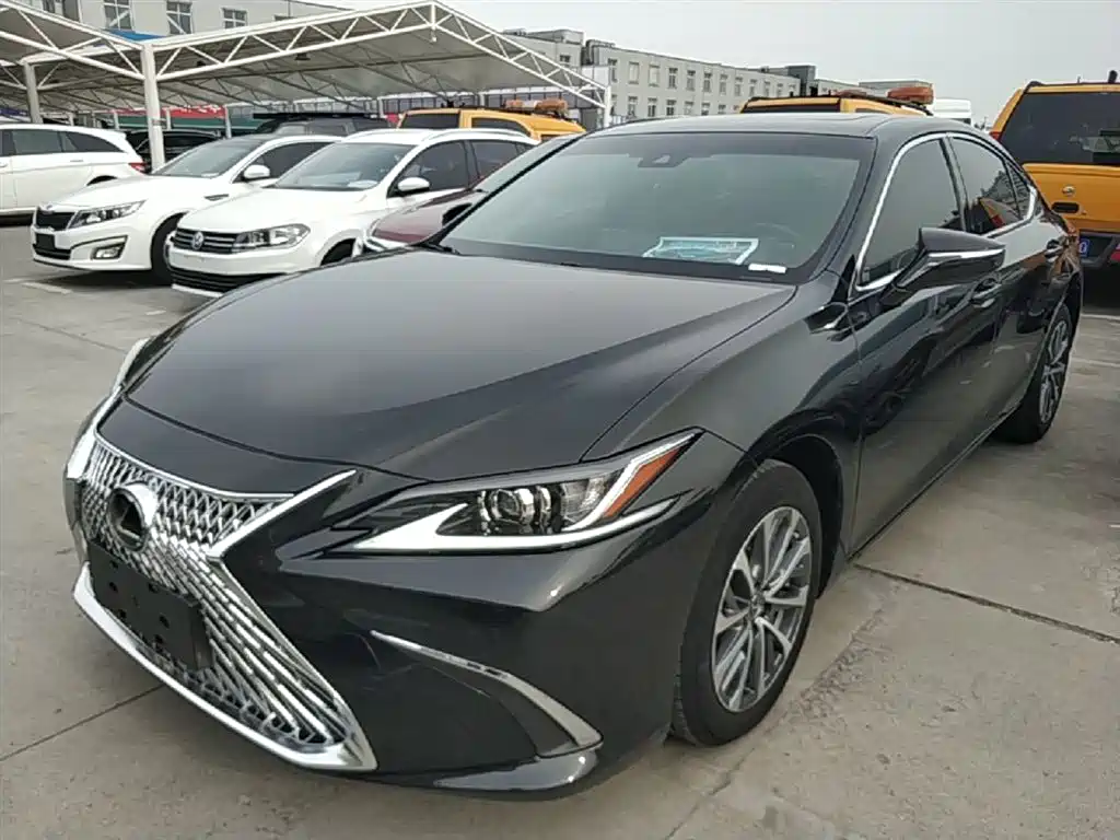 Lexus ES 2024