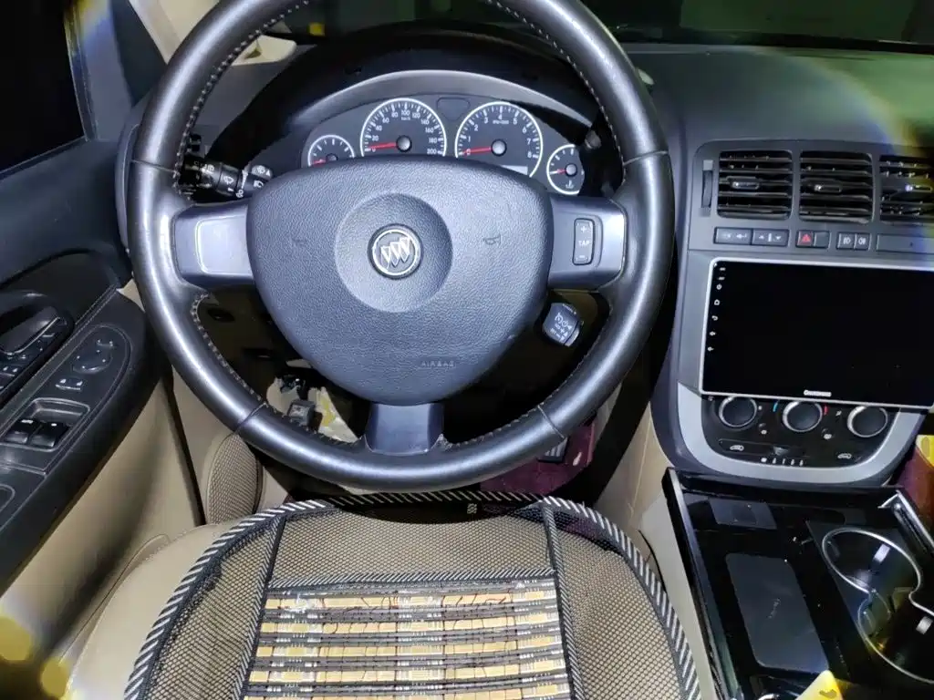 Buick GL8 — миниатюра 3