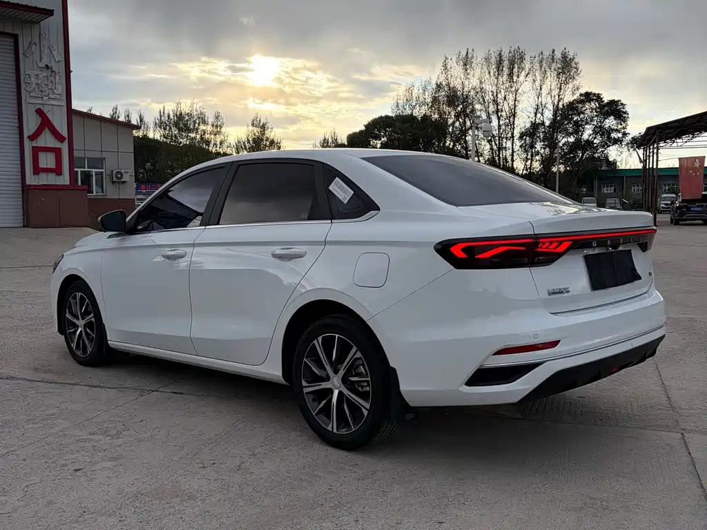 Geely Emgrand — миниатюра 11