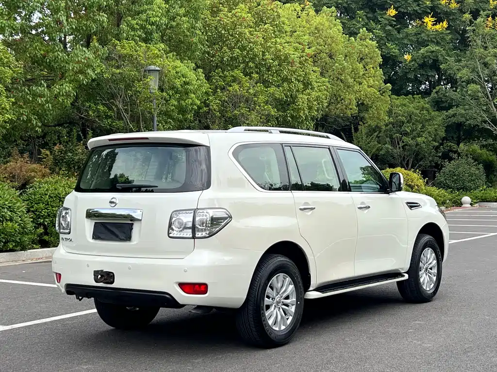 Nissan Patrol — миниатюра 21