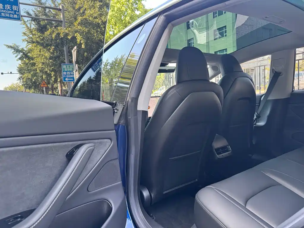 Tesla Model 3 — миниатюра 20