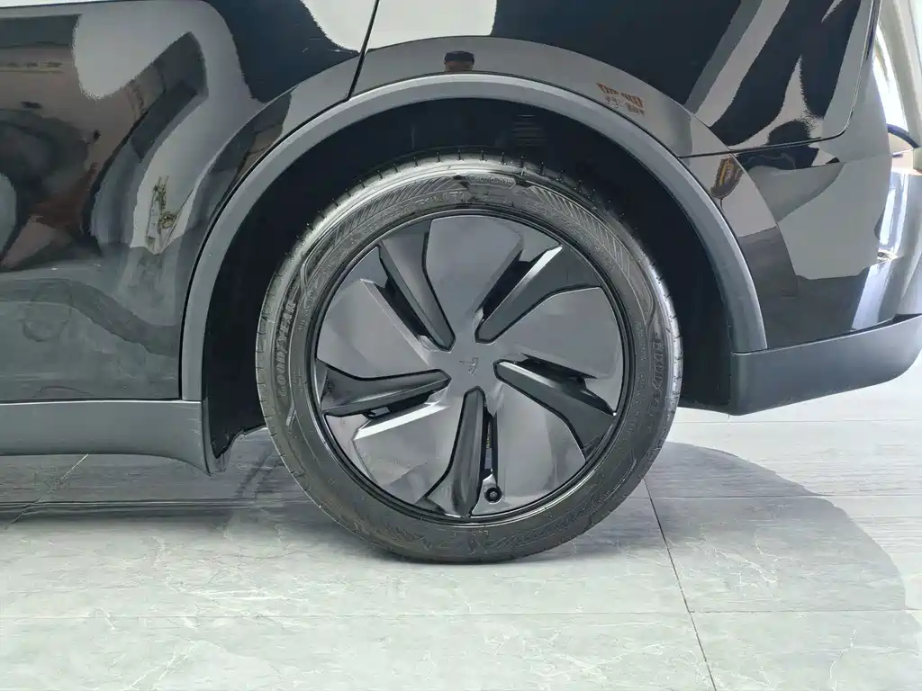 Tesla Model Y — миниатюра 14