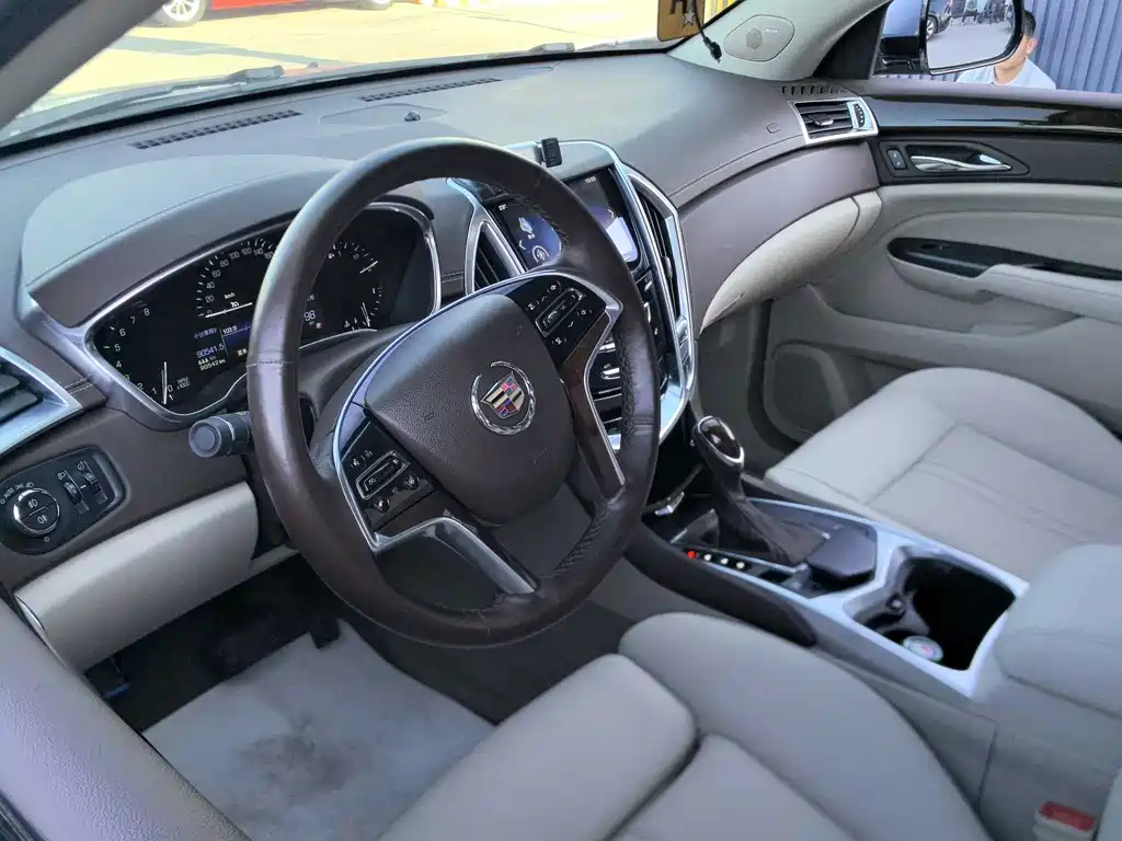 Cadillac SRX — миниатюра 8