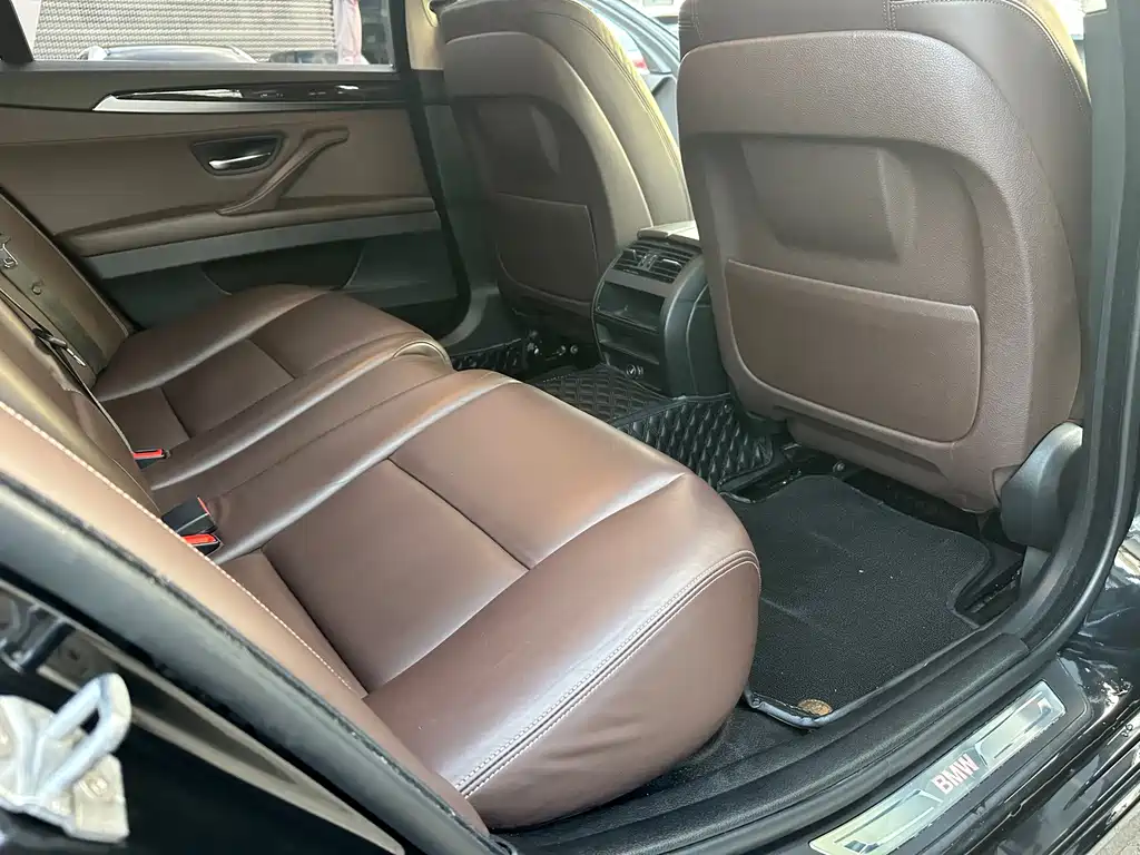 BMW 5 Series — миниатюра 9