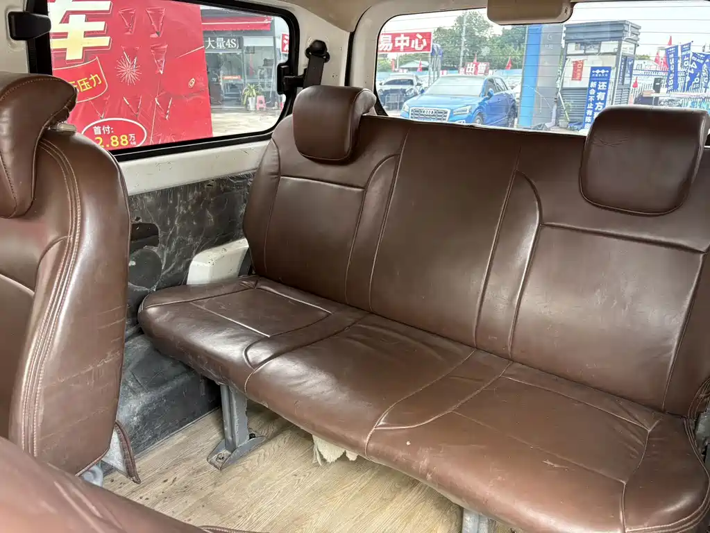 Wuling Rongguang V — миниатюра 7
