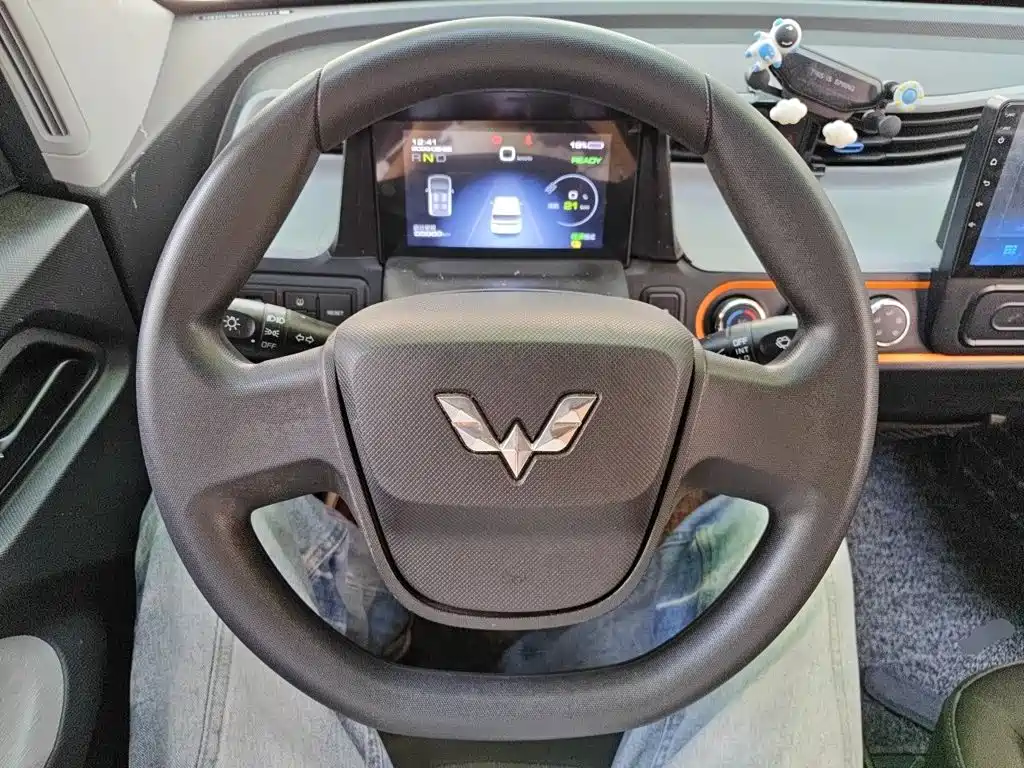 Wuling MINIEV — миниатюра 6